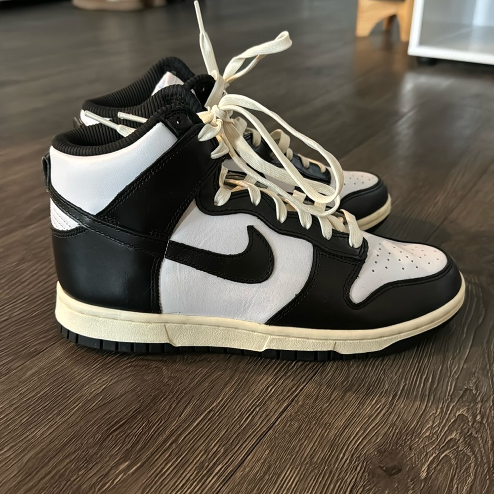 White and black Nike high top dunks never worn!